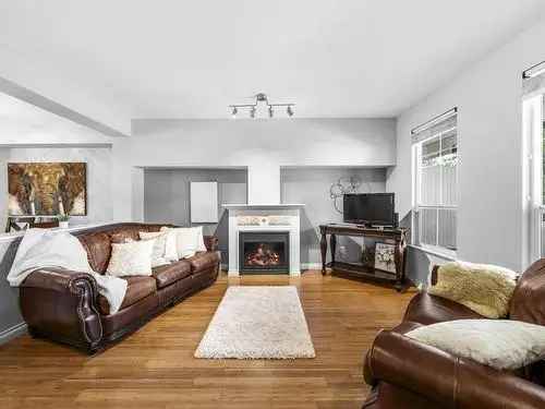 4 Bedroom 3 Bath Row Home in Cloverdale Surrey BC No Strata Fees