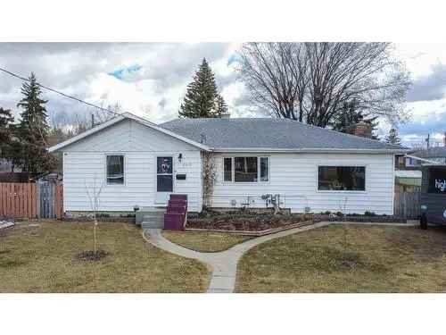 1700 sq ft Bungalow with 26x30 Heated Garage Huge Lot Riverside Meadows