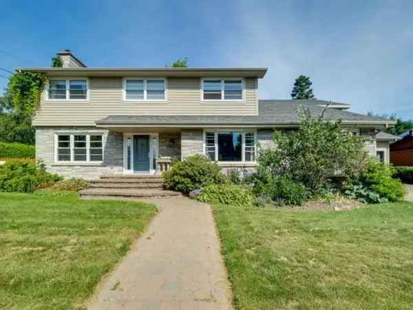 Exceptional 2-Storey Home 5 Bedrooms 3 Bathrooms