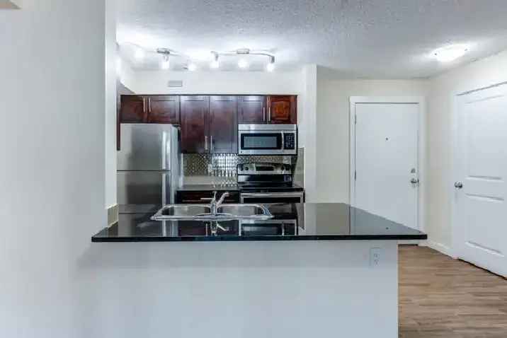 SW YEG 2 Bed 2 Bath Condo w/ LOW CONDO FEE! WOW