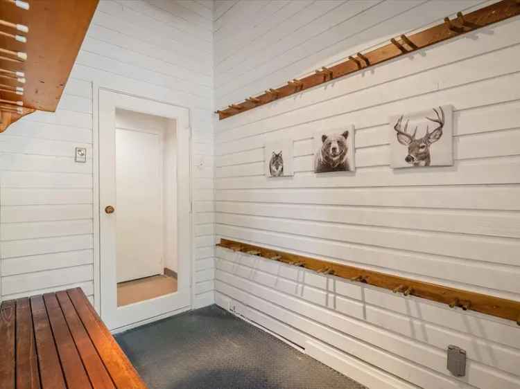 Whistler Creekside 4-Bedroom Duplex Near Gondola