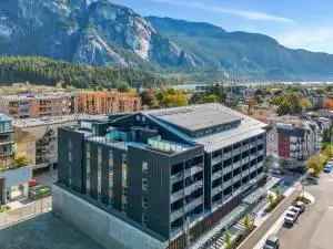 Apartment For Rent in 38012, Third Avenue, Squamish, British Columbia