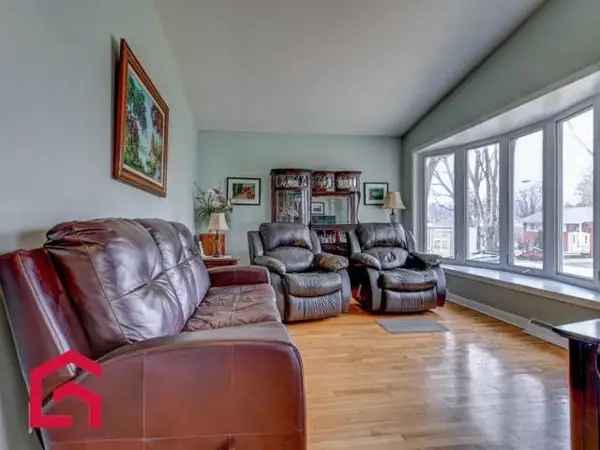 4 Bedroom Bungalow for Sale in Saint Eustache Family Home Garage Hardwood Floors