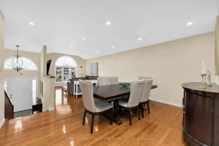 3+1 Bedroom Home in Lakeshore - 2500 sq ft, Updated Kitchen, Private Pool