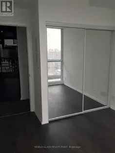 1 Room 488 m² Apartment in Toronto