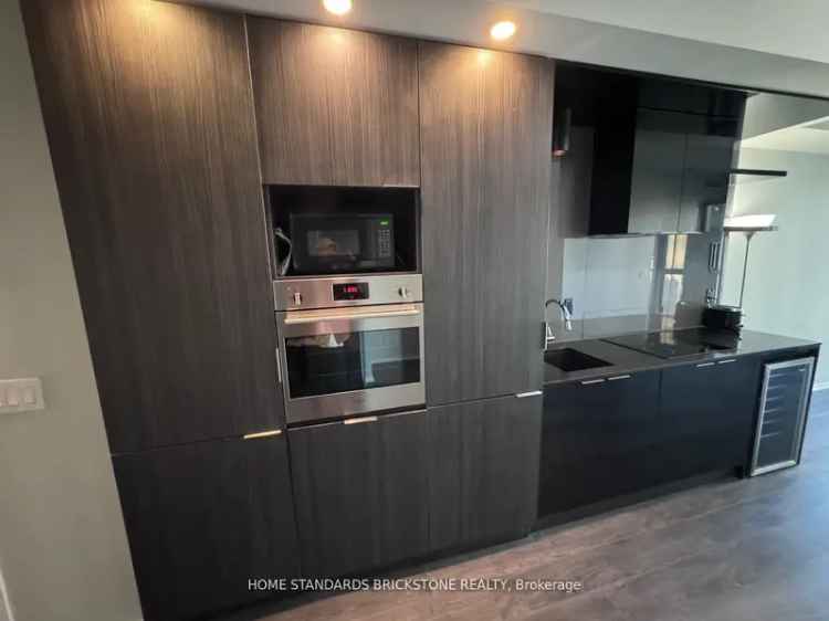 Condo For Rent in 70, Temperance Street, Toronto, Ontario