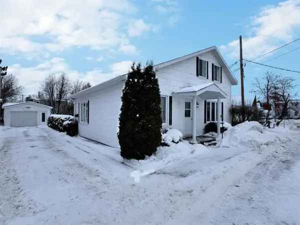 One-and-a-half-storey house for sale (Saguenay/Lac-Saint-Jean) #RB879