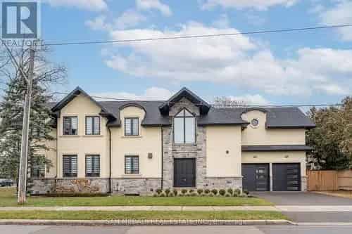 Luxury 4 1 Bedroom Home in Oakville