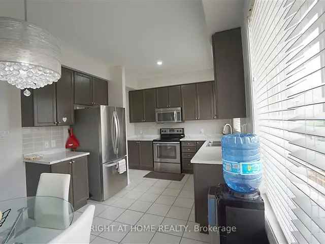 Townhouse For Sale in Brampton, Ontario