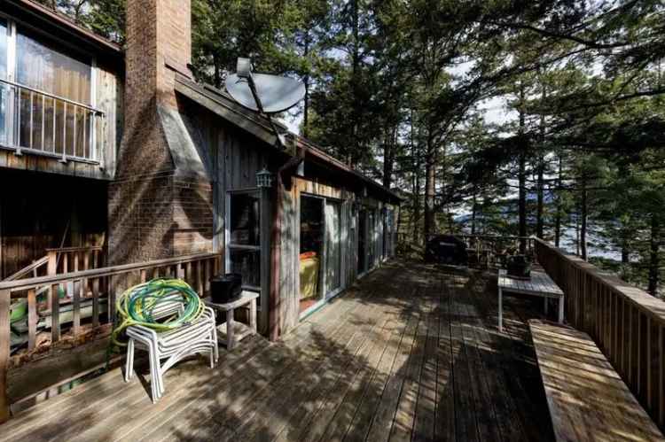 Waterfront Cottage on Acreage - Bowen Island