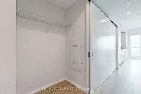 1 room apartment of 2530 m² in Toronto