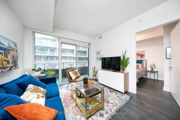 Fort York Condo: 1 Bedroom Plus Den, Parking Included