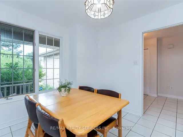 Double-Car Detached Bungalow in Oakridge London