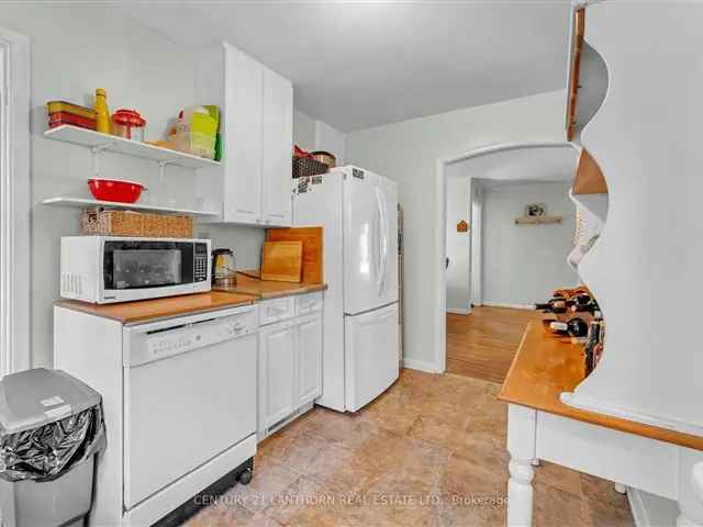 Picton Bungalow: 3-Bedroom, 1-Bath Home Near Downtown