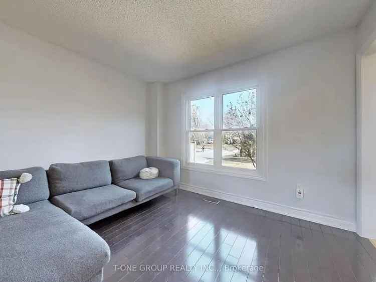 3 Bedroom Detached Home in Leslie Valley