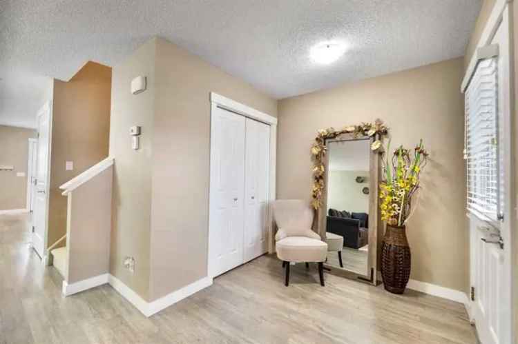 Townhouse For Rent in Town of Cochrane, Alberta