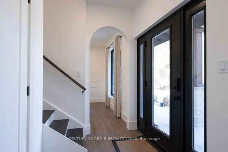 Stunning 3-Bed 2.5-Bath Home in Strathroy