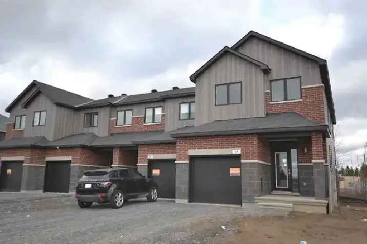 Brand new townhome in Embrun