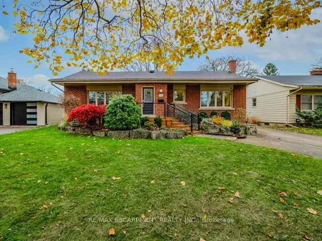 Spacious Bungalow for Empty Nesters Saltwater Pool & Finished Basement