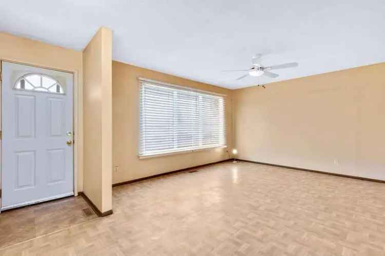 2 Bed 2 Bath Bungalow Huge Lot Double Garage Workshop Family Friendly