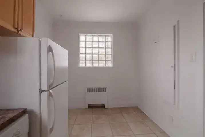 Spacious 3-Bedroom Apartment for Rent June 1 Cote St Catherine