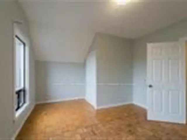 House For Sale in Hamilton, Ontario