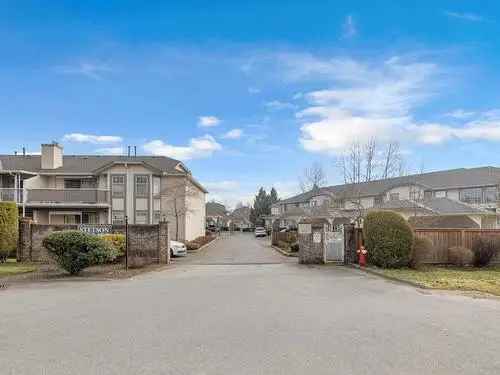 2 Bed 2 Bath Townhouse in Cloverdale Surrey