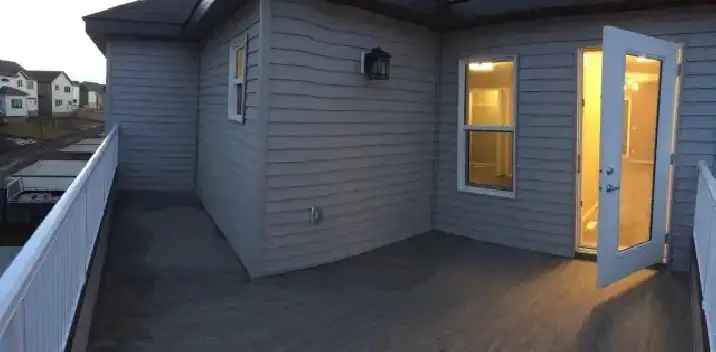 Lovely House in Walker Lakes SW of Edmonton - REDUCED RENT