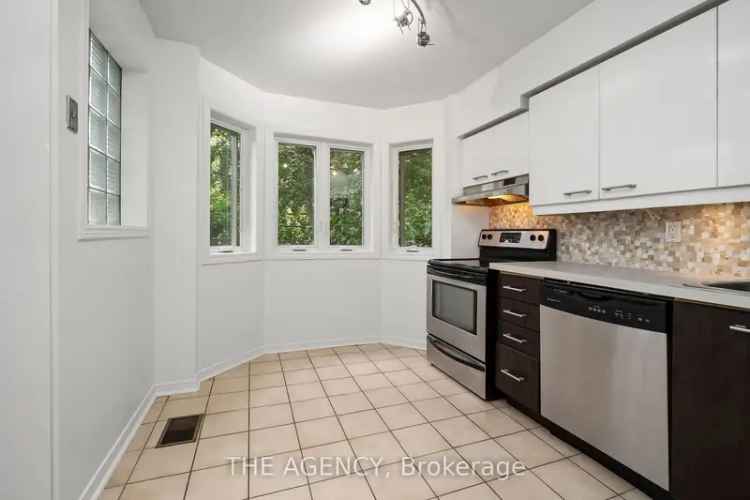 2 Bed 2.5 Bath Townhouse King West - Open Concept