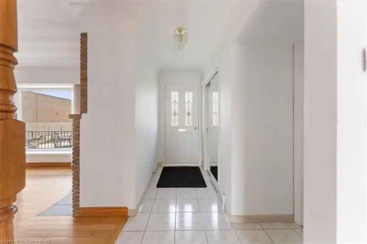 3-Bedroom 3-Bathroom Home in Central Hamilton