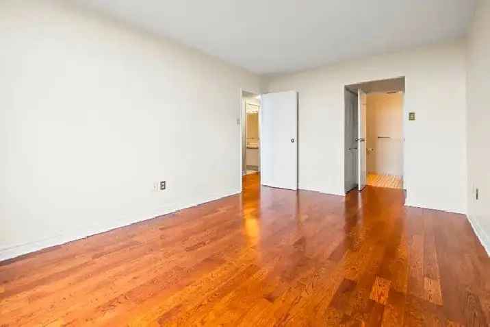 Immediately, 2 bedroom plus Den, 2 bathroom  apartment condo