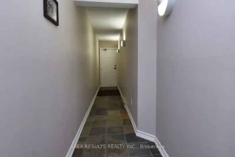 Bright 2-Bedroom Stacked Townhouse Condo in Burlington Forest Chase