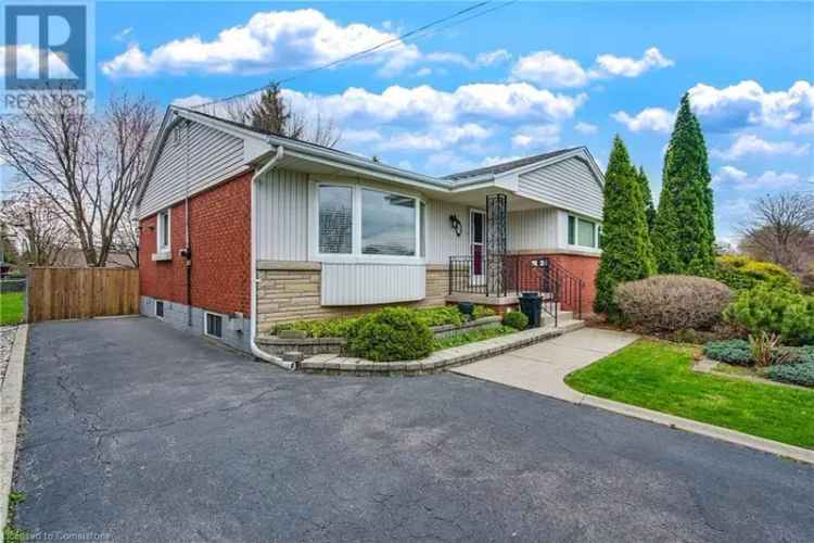 3-Bedroom Home in Balfour Hamilton Updated Kitchen and Bathrooms
