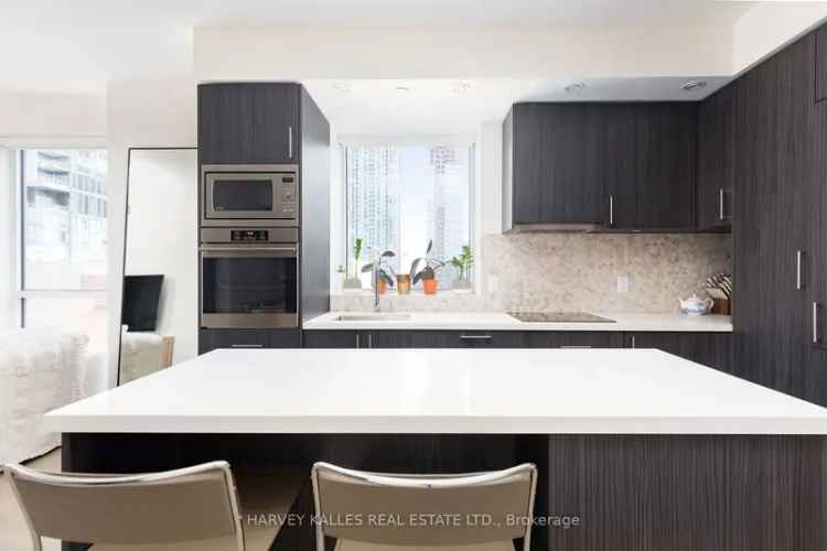 Yorkville Luxury Condo 2 Bed 2 Bath 950 sq ft 1 Parking