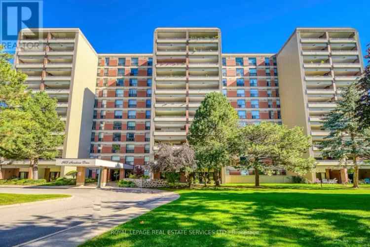 Clarkson Village Condo - 2+Den, 2 Baths, 1350 Sq Ft