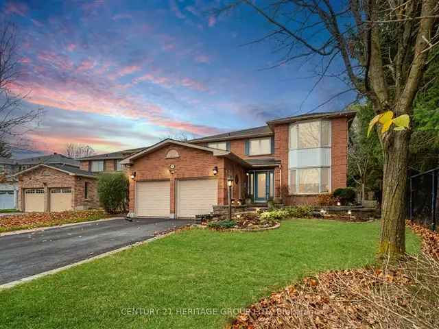 Luxury 3000 Sq Ft Family Home with Gourmet Kitchen and Hot Tub