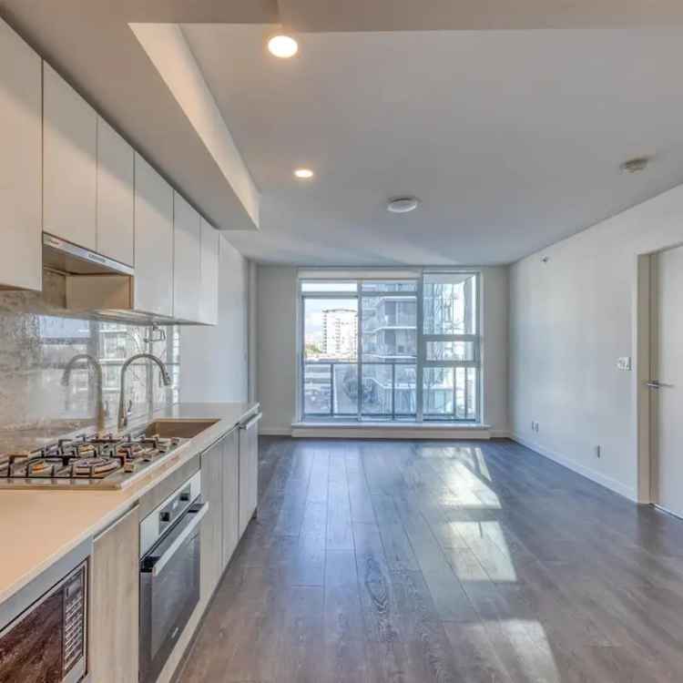 Luxury Apartment near Richmond Centre & Skytrain