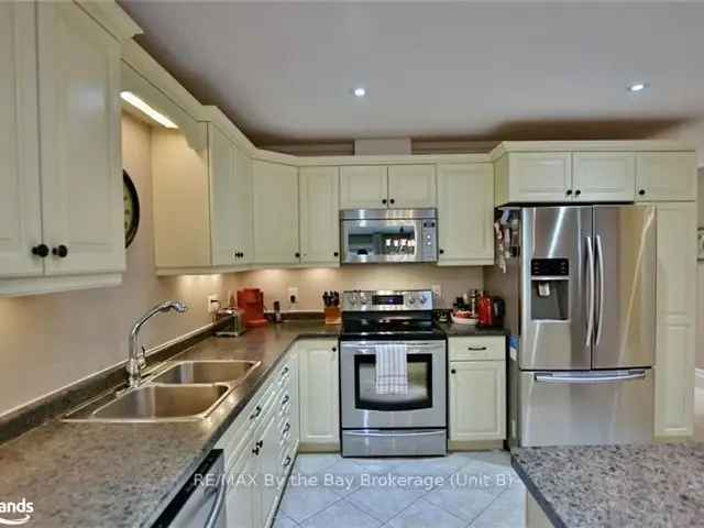 Townhouse For Sale in Wasaga Beach, Ontario