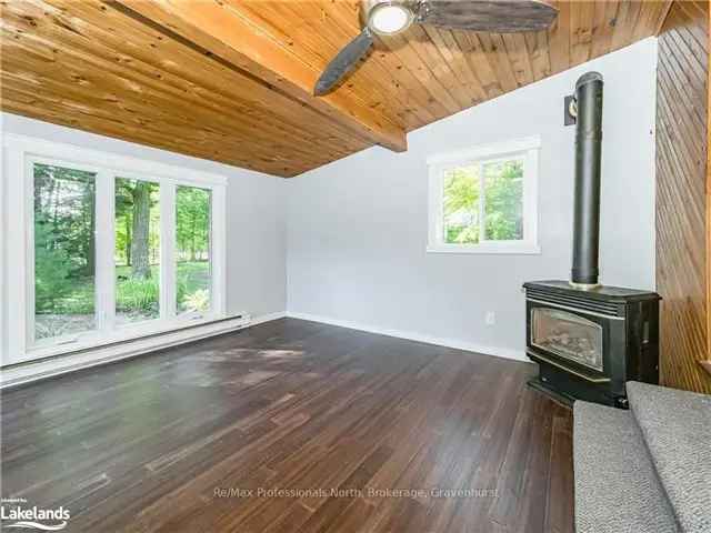 Renovated 4-Bedroom Bungalow in Gravenhurst Modern Upgrades Huge Lot