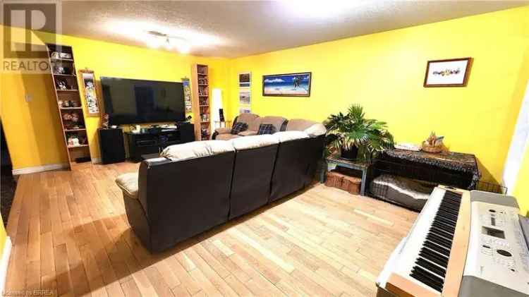 Spacious 4-Bedroom Home in Kitchener's Doon South