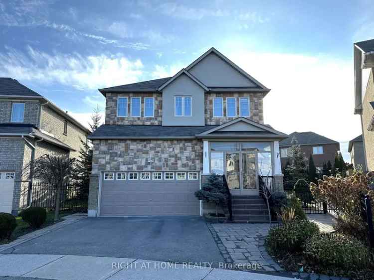 House For Sale in 27, Overhold Crescent, Richmond Hill, Ontario