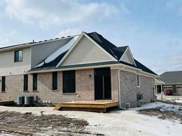 Move-in Ready Town Bungalow in Southeast St. Thomas with Upgrades