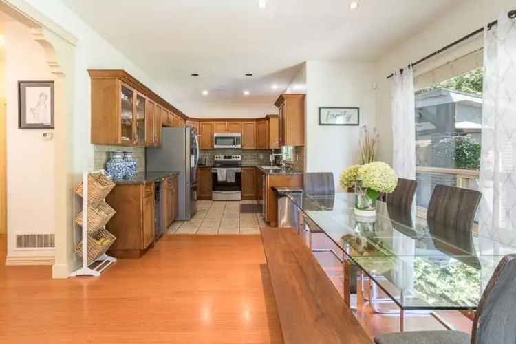 Mid Meadows Family Home 3 Bed 3 Bath Near Schools and Golf Course