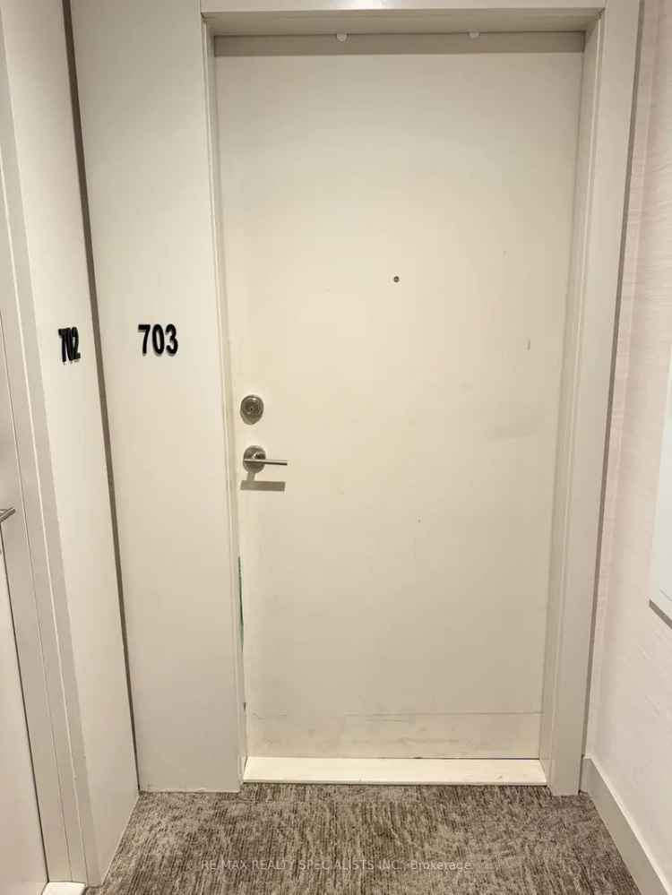 Luxury Condo near Mt Pleasant GO Station