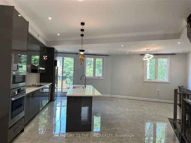 Luxury South Leaside Home Near Shops Parks and Transit