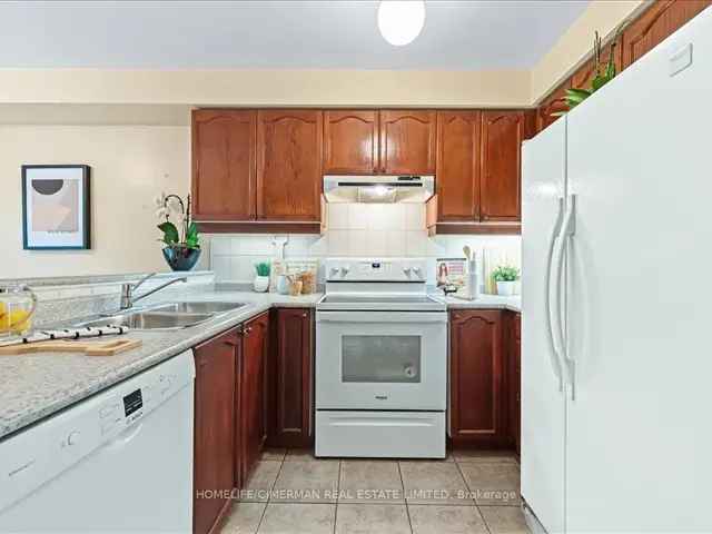 3 Bedroom 3 Bathroom Freehold Townhouse in Richmond Hill