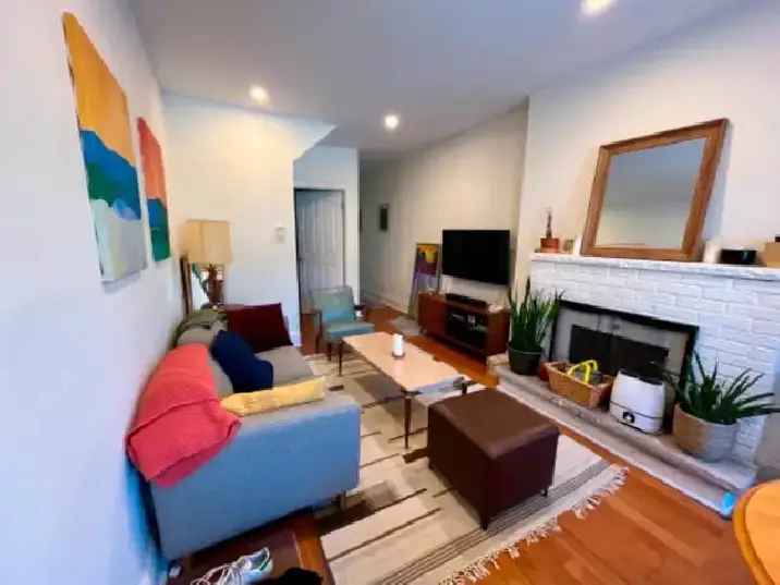 Main Floor Annex Apartment Near Dupont Subway - Steps from U of T