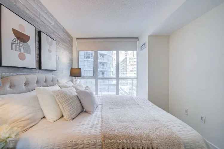 Spacious 1+Den Condo Downtown Toronto Near Parks and Highways