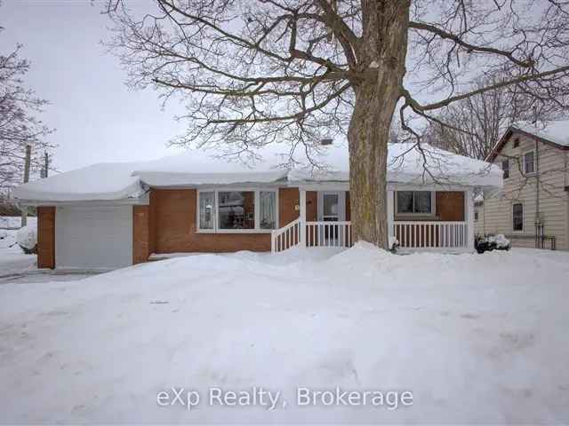 Wingham 2-Bed 2-Bath Bungalow - Walk to Everything