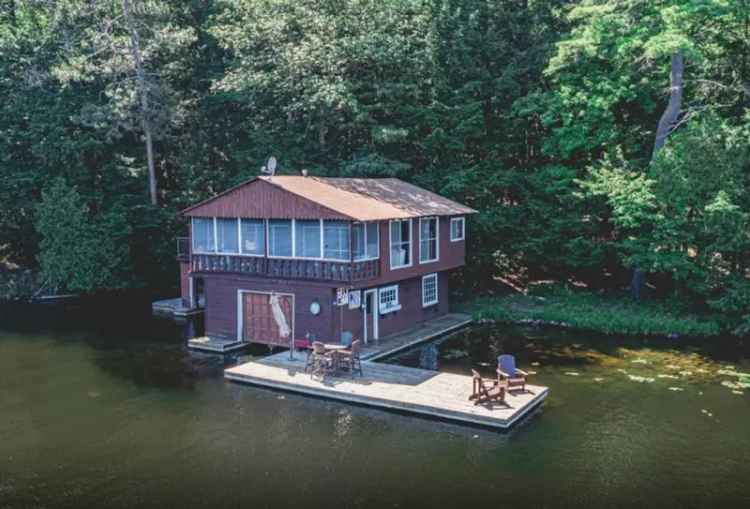 This Family Compound on Lake Muskoka is a Timeless Waterfront Escape